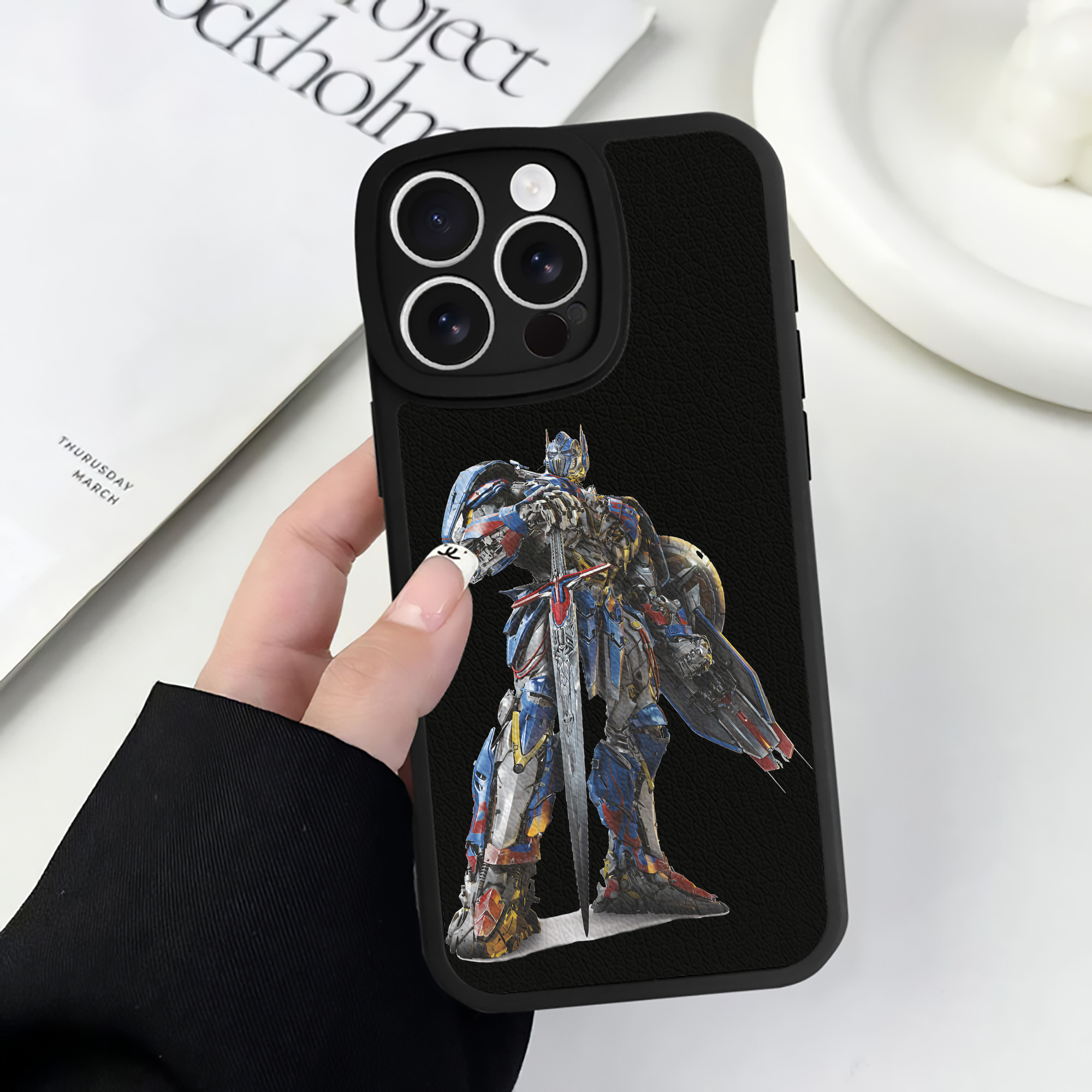 （画像用） Transformers トランスフォーマー 【iPhone 16シリーズ対応】シリコンスマホケース（レザー調） 材質：シリコン